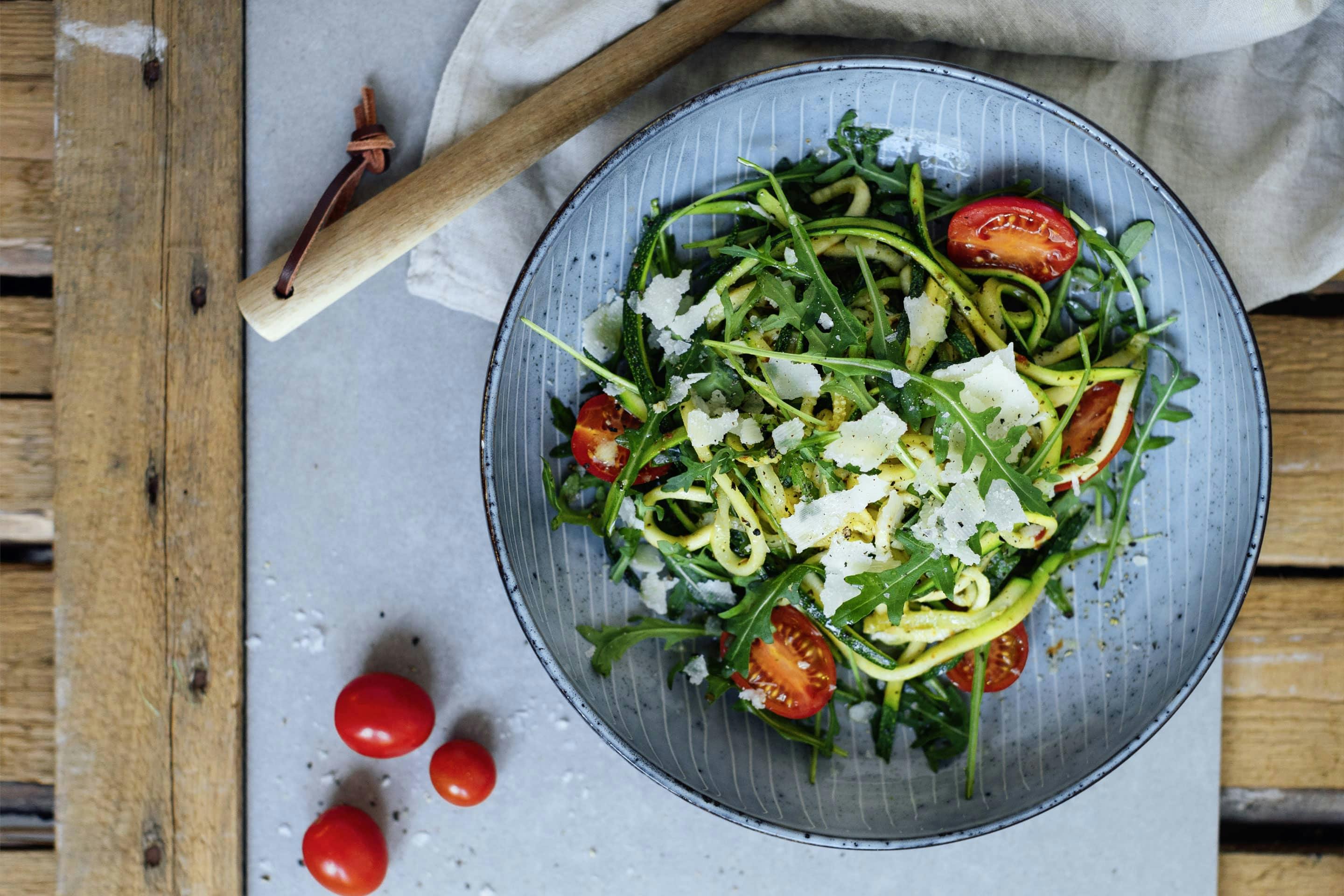 Mediterrane Zucchinispaghetti mit Toskana Kräuter